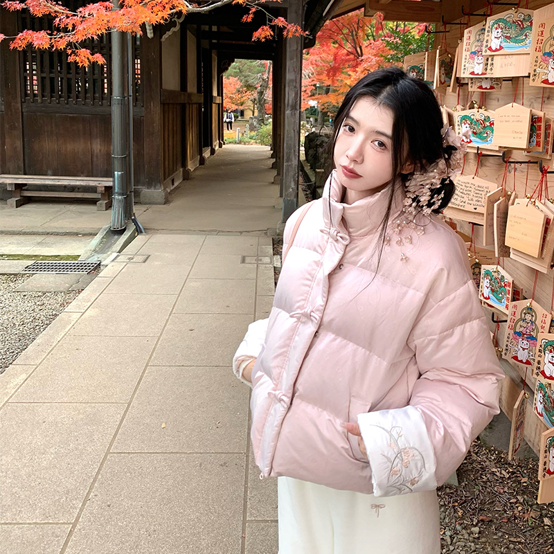 渔小平自制短款刺绣国风羽绒服