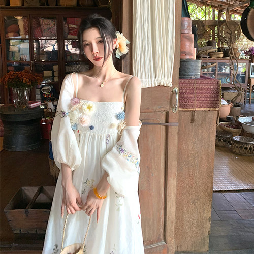 渔小平 春和景明 设计感吊带连衣裙春海边度假裙天丝印花刺绣套装