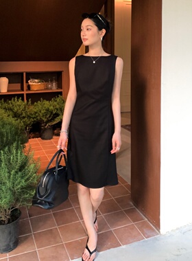 TCCW收腰背心裙女夏季新款轻奢极简风黑色无袖连衣裙修身小黑裙