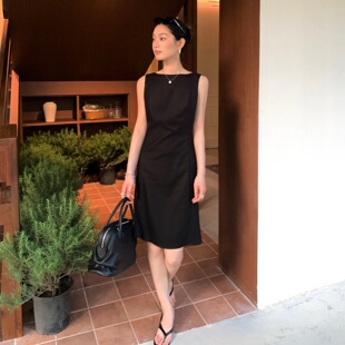 TCCW收腰背心裙女夏季新款轻奢极简风黑色无袖连衣裙修身小黑裙