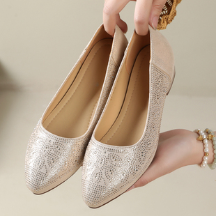 2025秋季新款尖头平跟浅口单鞋水钻透气软底妈妈鞋大码低跟女鞋43