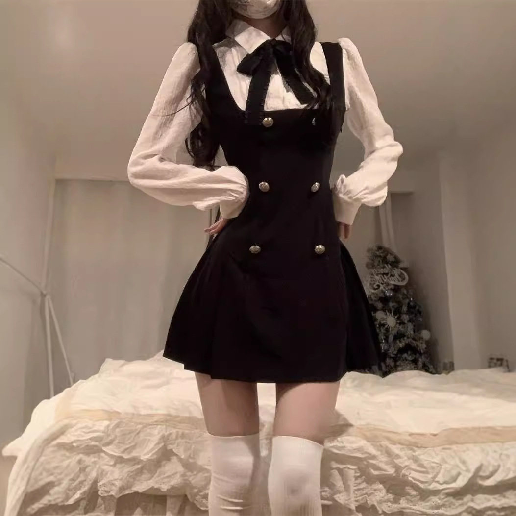 法式高级感吊带连衣裙子女早秋季2026年新款学院风假两件背带短裙