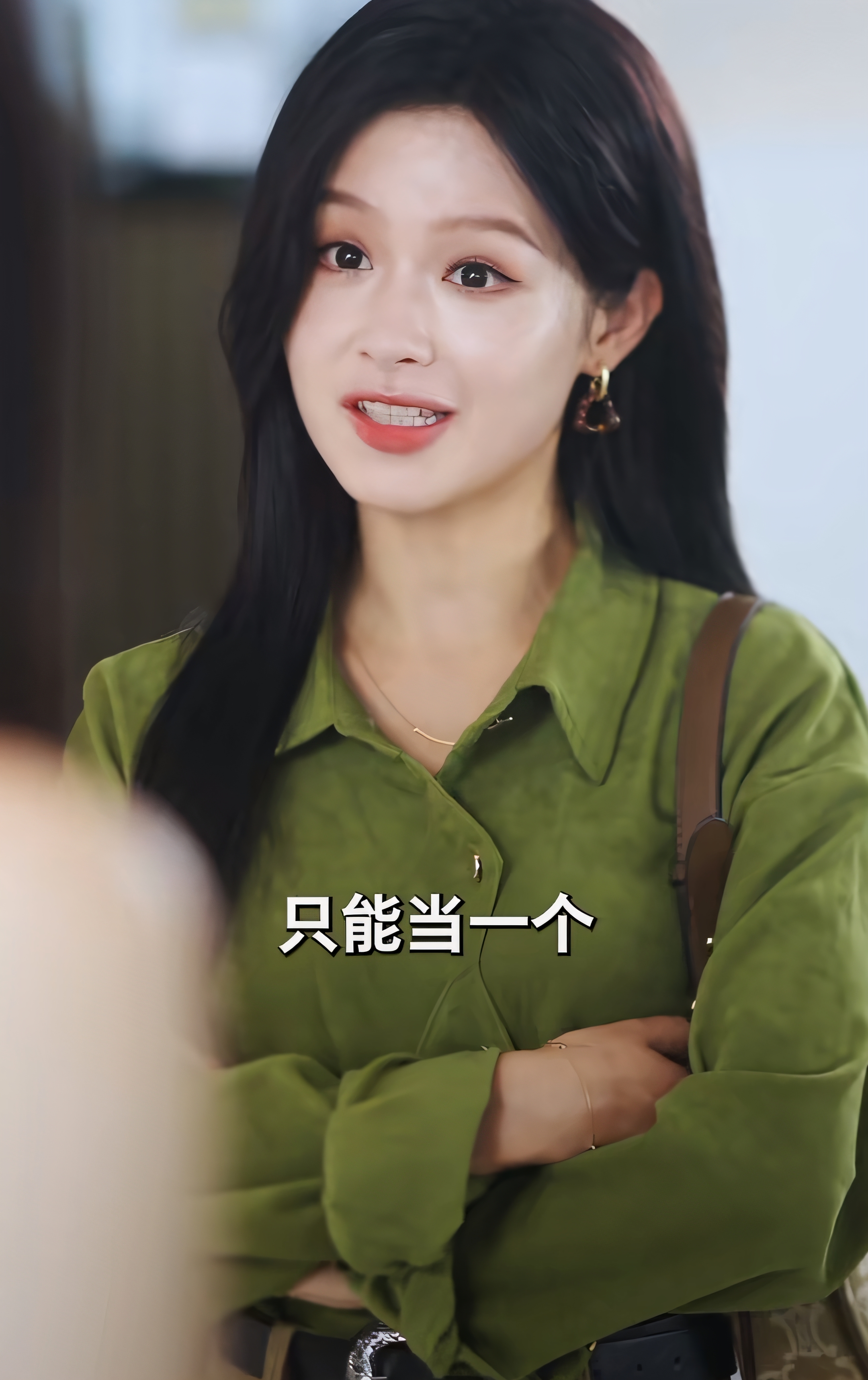 短剧离婚后夫人她惊艳全球沈星瑶余茵同款绿色翻领衬衫早春装新款