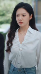 衬衫 气质V领褶皱设计感长袖 女 白色缎面法式 明撩暗宠林向晚同款