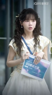 短剧念念有词桑鹿同款格纹拼接小众连衣裙2025新款夏