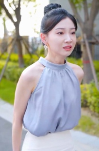 抱歉沈先生孩子不是你的白洛洛同款挂脖背心+高腰半身裙套装2025