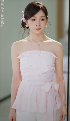 闪婚老公请就位蓝安然同款粉色抹胸上衣+白色高腰阔腿裤两件套