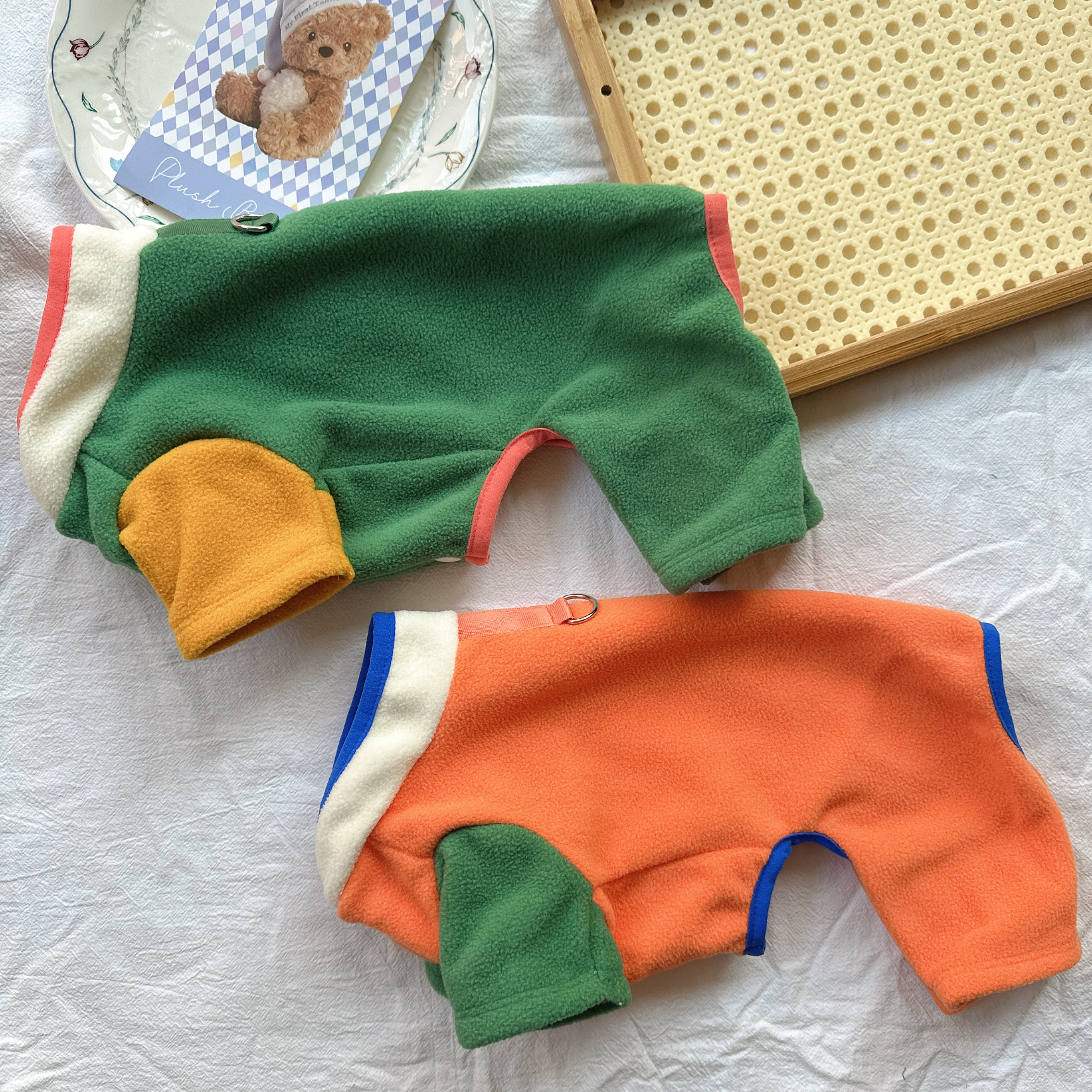 韩系撞色宠物狗狗秋冬保暖衣服摇粒绒可牵引扣泰迪比熊四脚衣外出