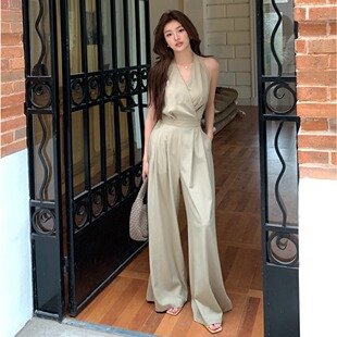 2026超火连衣裤子夏女穿搭一整套设计感减龄挂脖连体裤感垂感