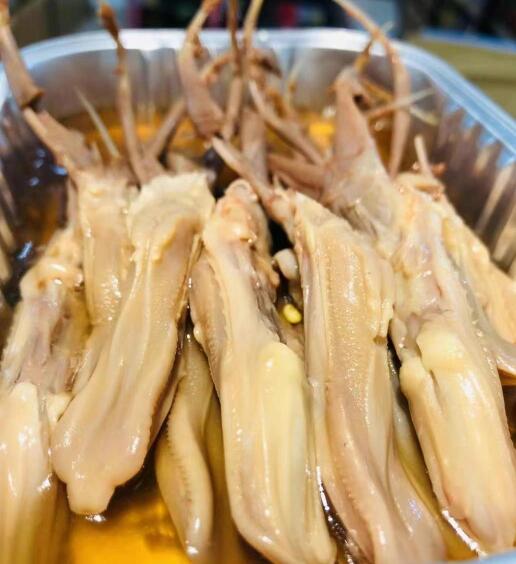 九周曲糟卤鸭舌 嚼劲霸道 吮指回味一根接一根 好吃停不了