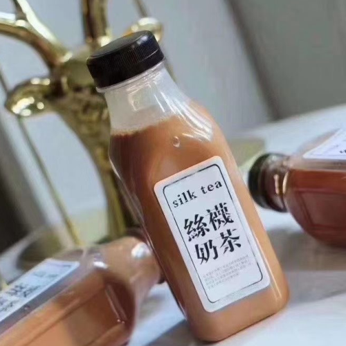 特浓丝袜奶茶 选用斯里兰卡红茶 加上黑白淡奶 口感丝滑 微苦不涩