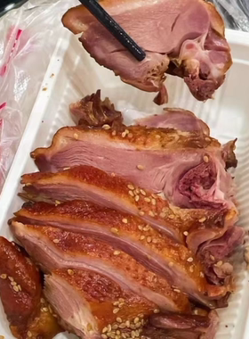 L章云板鸭 南京特色美食 板鸭肥而不腻 很浓郁酱香味 肉质紧实