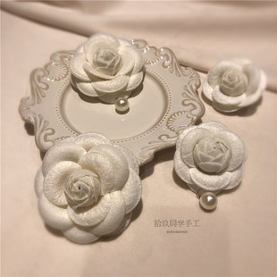 新款 饰 手工山茶花小香风胸花胸针白色立体花朵中古别针西装 毛衣装