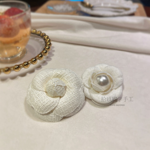 高端定制小香风胸花白色优雅山茶花胸针女外套气质高级感配饰包花