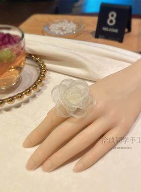 山茶花戒指女轻奢高级感小众设计叠戴小饰品开口可调节指花手饰女