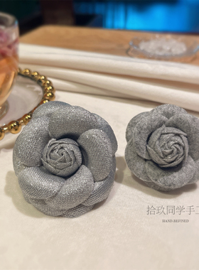 山茶花叠戴胸针银灰色高级感时尚复古气质百搭花朵胸花别针网红女