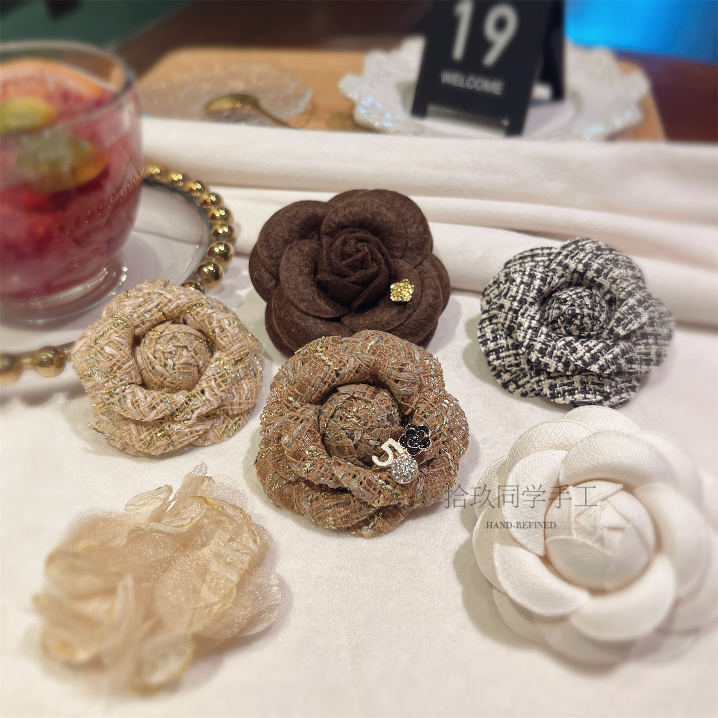 新品棕色咖色山茶花法式复古胸针