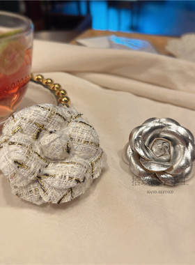 粗毛呢山茶花胸针富家千金风外套配饰秋冬bi入复古设计胸花高级女