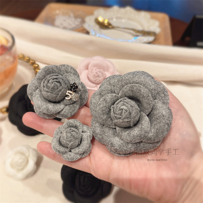 法式复古格雷系灰色山茶花胸针