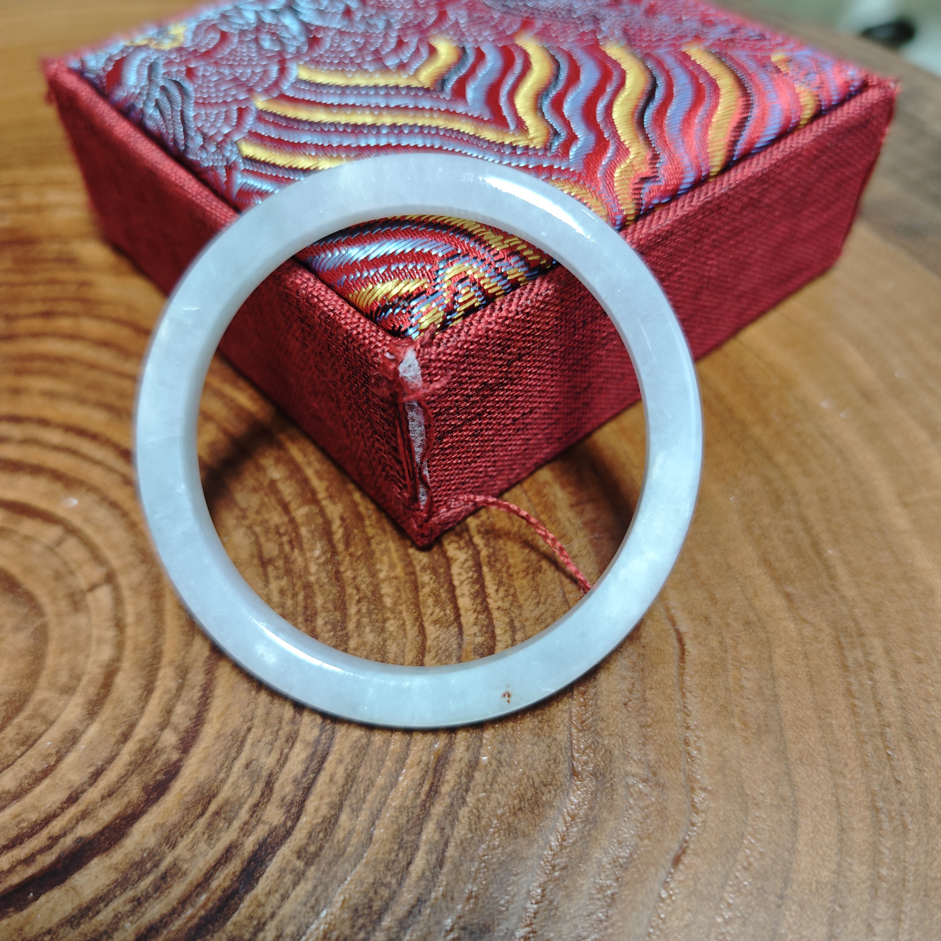 天然缅甸A货翡翠糯化冰胶白底卡8细正圈56.8黄金圈口手镯|送镯心