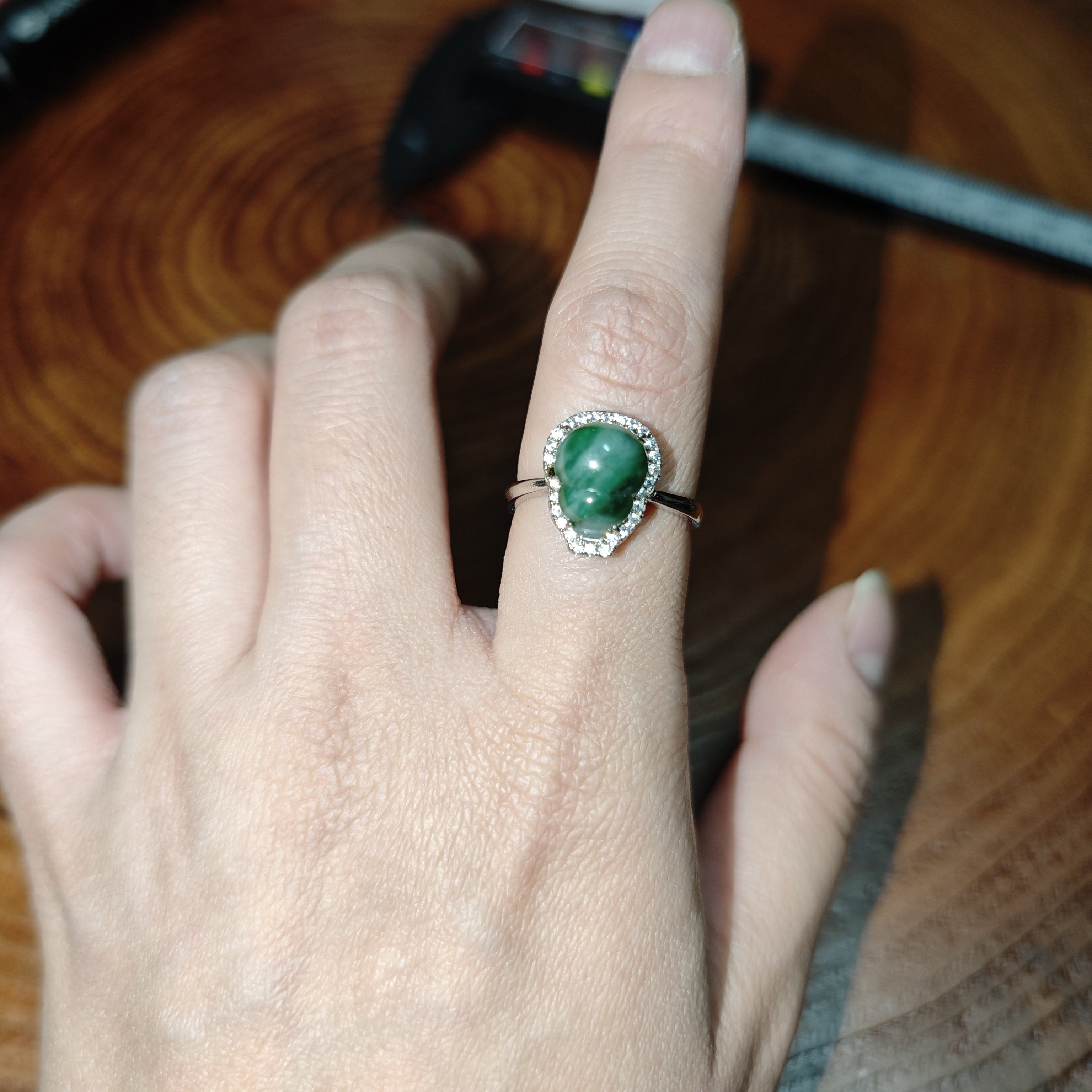 缅甸A货糯化翡翠银镶葫芦戒指