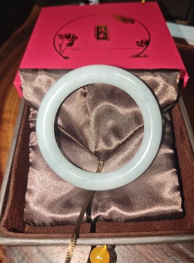 53.4圈福镯缅A翡翠高糯白底青白月光无纹裂圆条手镯