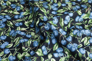 日本进口薄款浪漫清新黑底蓝莓印花高支纯棉府绸面料设计师布料