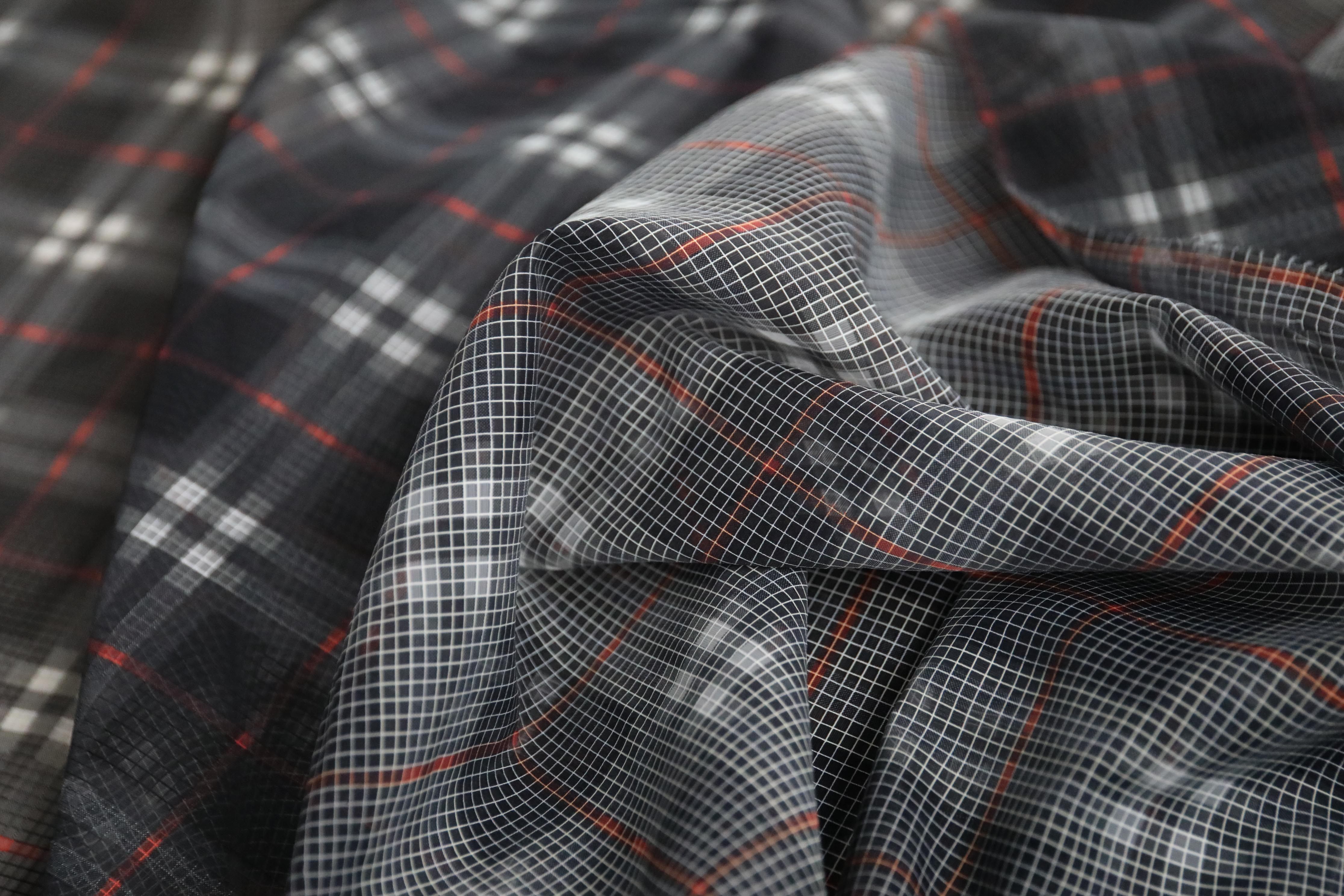 韩国进口黑灰红半透格纹欧根纱高密度硬纱滑爽挺阔时装设计师布料