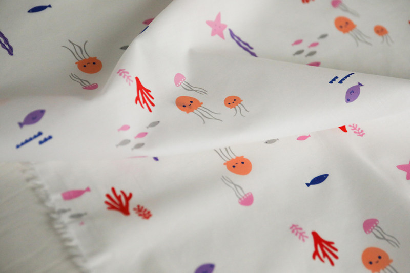 日本进口薄款白底小鱼水母珊瑚海底卡通纯棉高支府绸面料衬衫布料,居家布艺,海绵垫/布料/面料/手工diy,淘宝优惠券,粉丝福利购,淘宝优惠卷