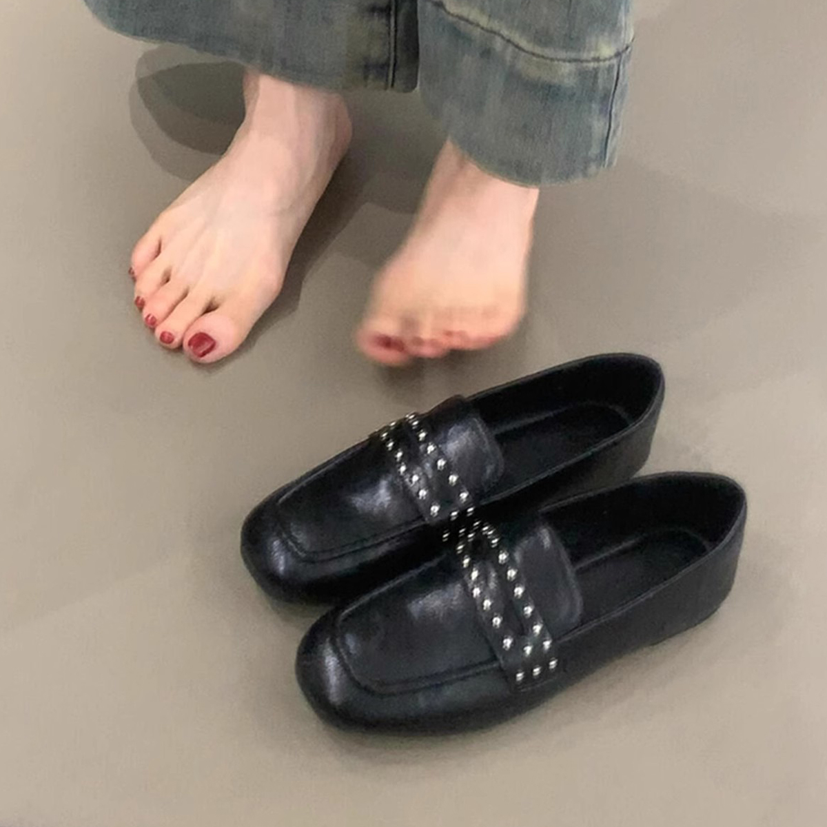 羊皮版~复古真皮一脚蹬铆钉乐福单鞋女学院风百搭通勤平底小皮鞋