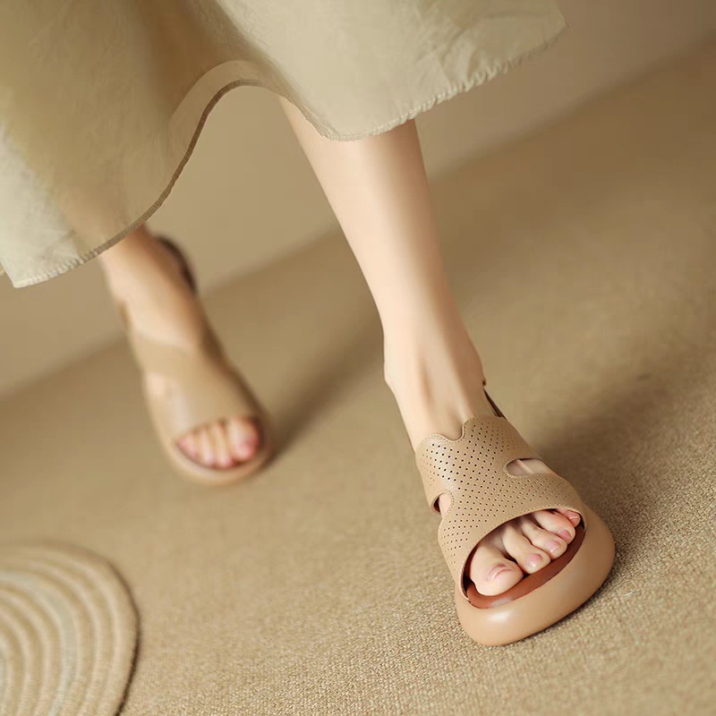 真皮厚底粗跟露趾凉鞋女2025夏季新款镂空透气踩屎感时尚高跟鞋