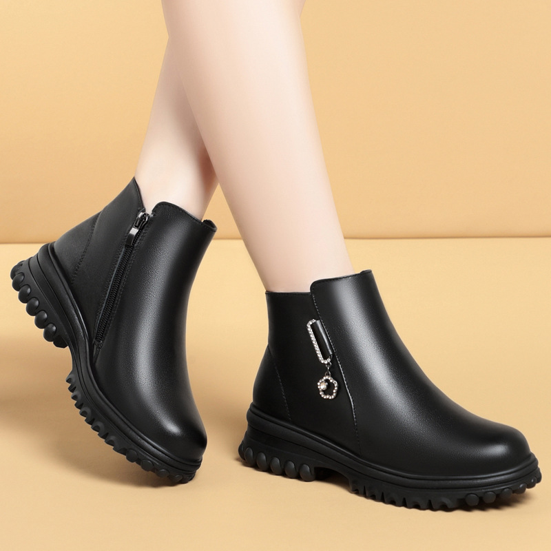 平底妈妈鞋棉鞋女式冬加绒保暖软皮羊毛皮鞋女短靴中年女靴子大码