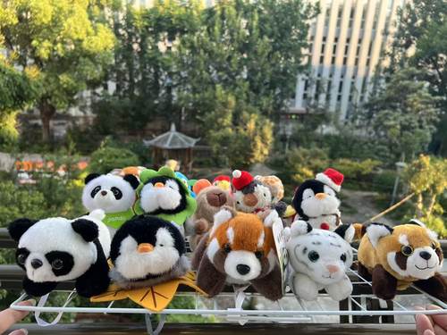 红山打卡神器站肩新品可爱小熊猫毛绒娃娃仿真坐肩儿童磁吸玩偶
