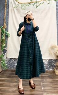 8259复古宽松大码棉麻格子连衣裙钩花刺绣长袖显瘦A版衬衫裙长裙
