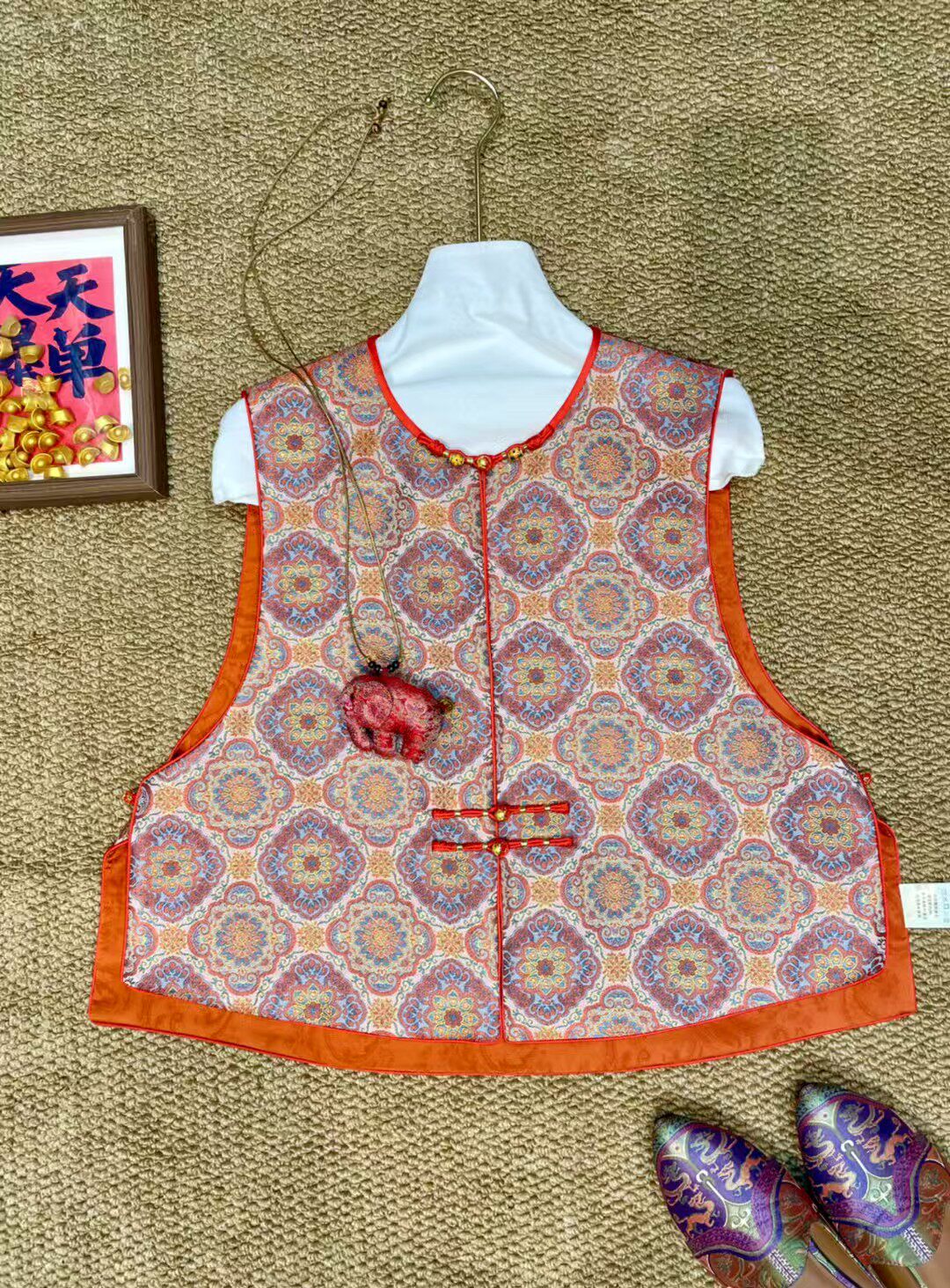 霓裳羽衣 2026春新款女装新中式国风马甲背心女真丝宋锦百搭上衣