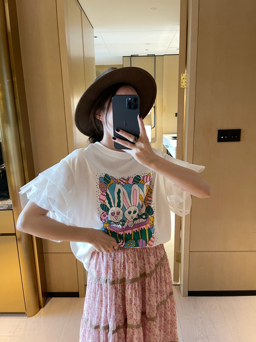 智研 韩国夏季热卖款可爱三只小兔子印花蕾丝纱纱花苞袖白色t恤