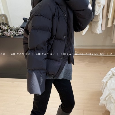 显白鹅绒短款连帽宽松女羽绒服
