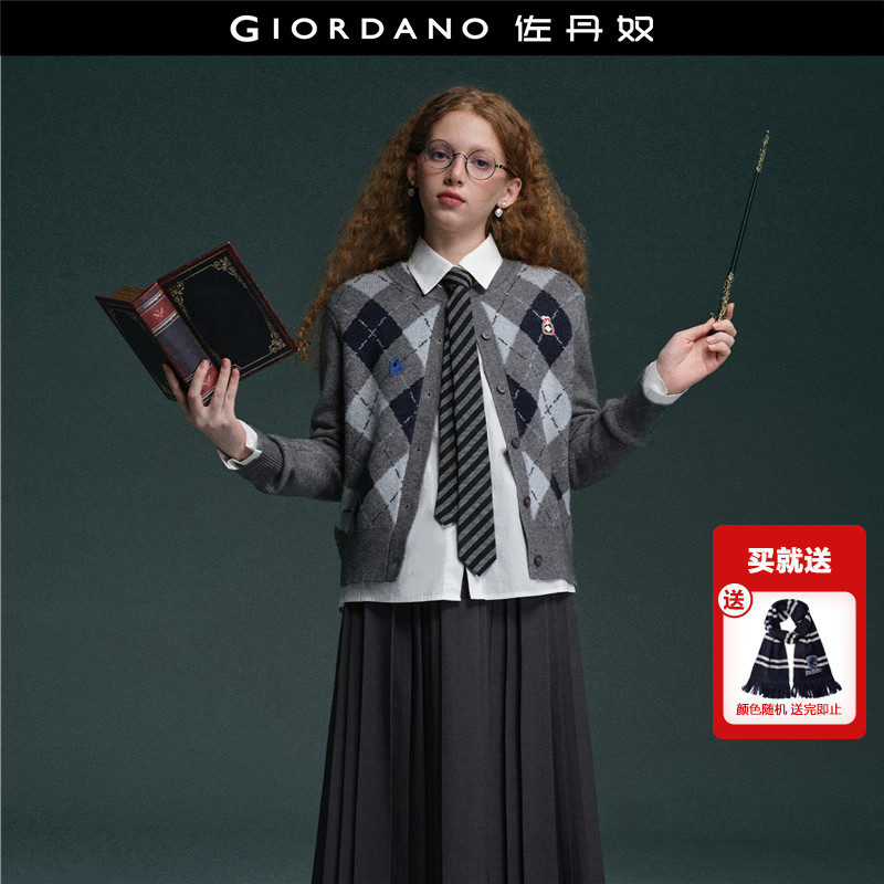 [哈利波特联名]佐丹奴女装学院风刺绣菱形格圆领针织开衫18355235,女装/女士精品,毛针织衫,淘宝优惠券,粉丝福利购,淘宝优惠卷