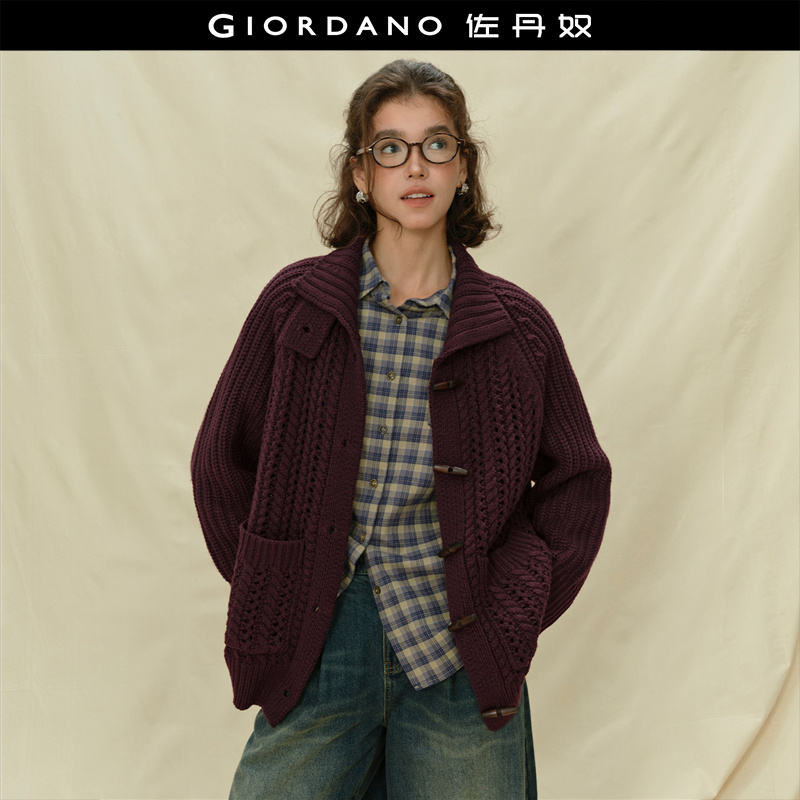 Giordano翻领开衫牛角扣针织衫
