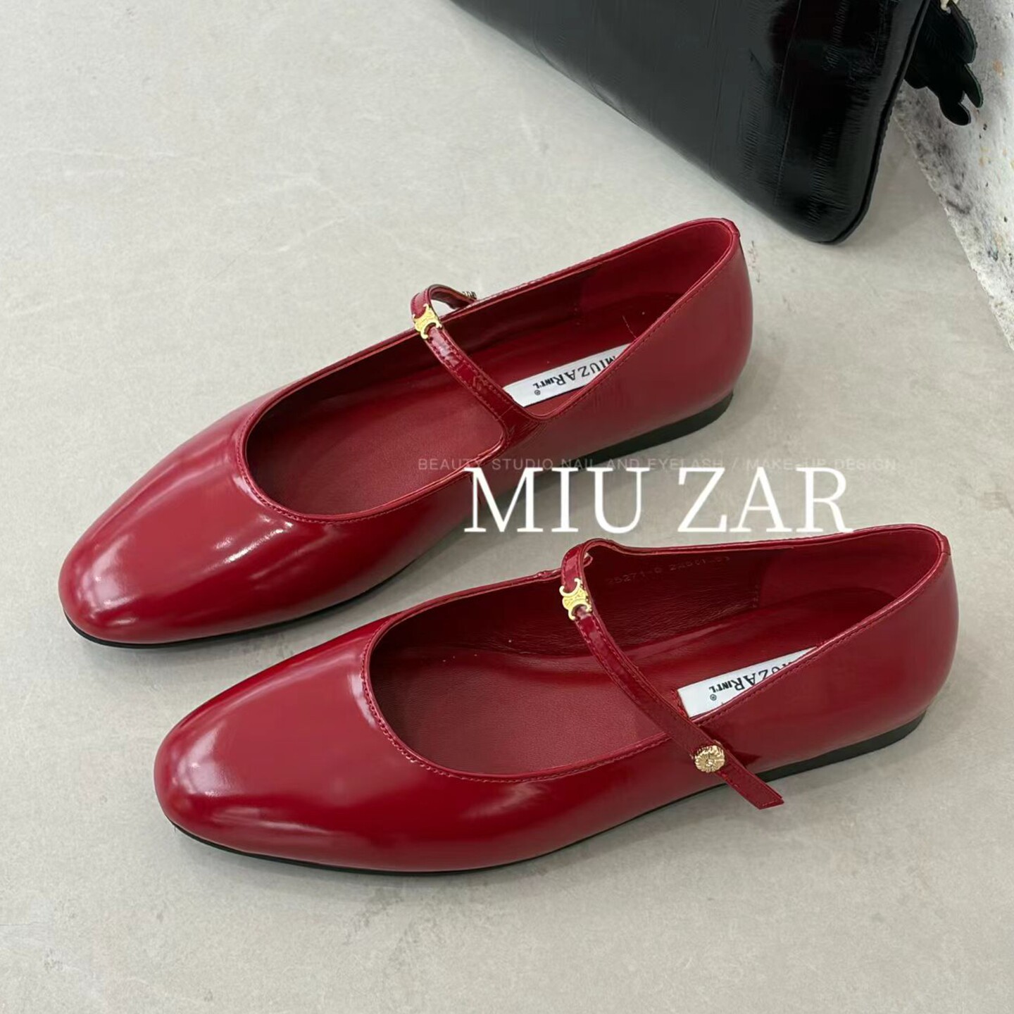 妙莎MIUZAR欧货女鞋2026早春新款漆皮圆头浅口脚环带平底玛丽珍鞋