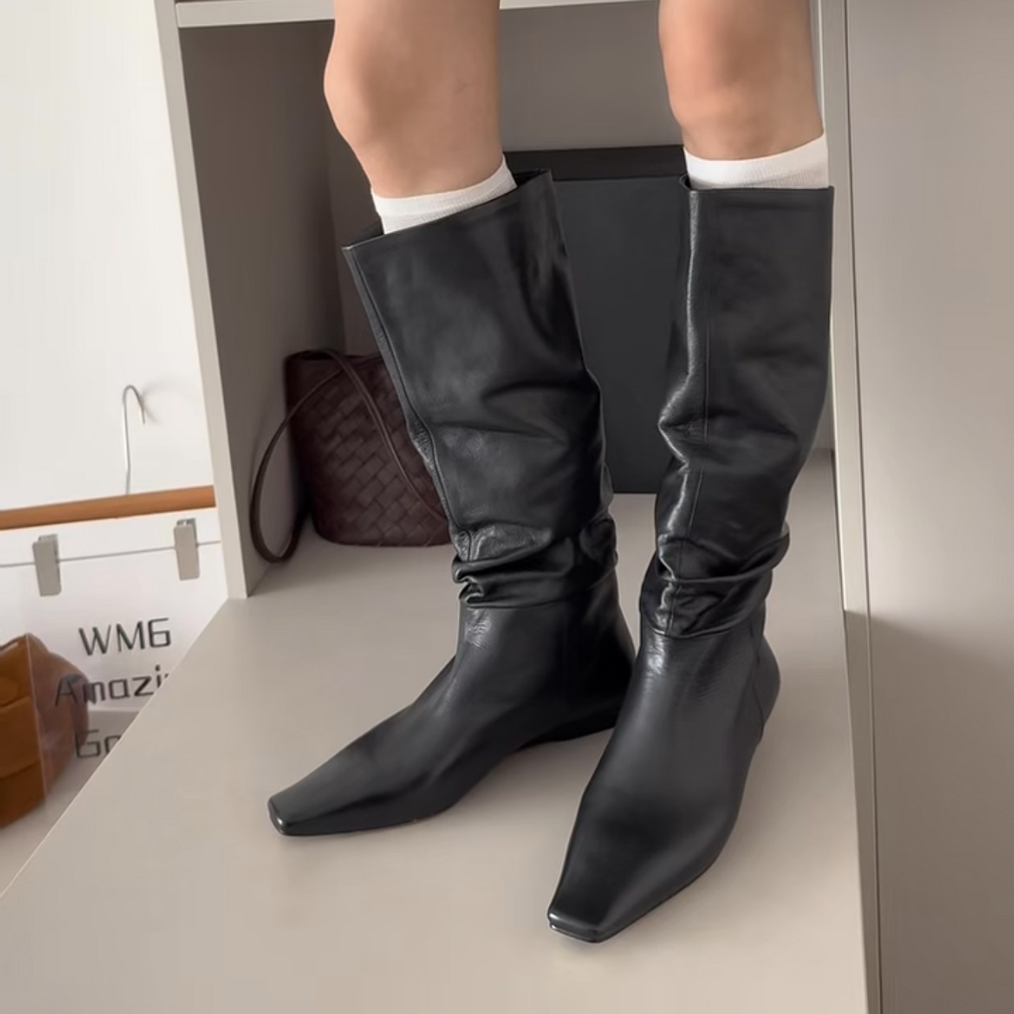 WM6欧货女鞋2025秋冬新款牛皮方头褶皱套筒内增高坡跟时装高筒靴