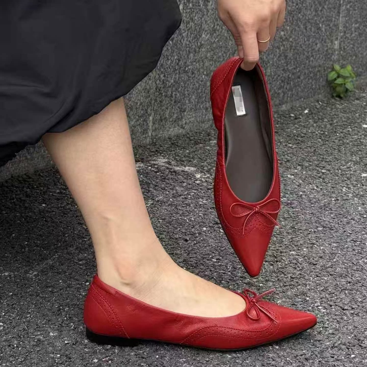 安妮欧货女鞋2026早春新款复古雕花羊皮尖头浅口蝴蝶结平底单鞋