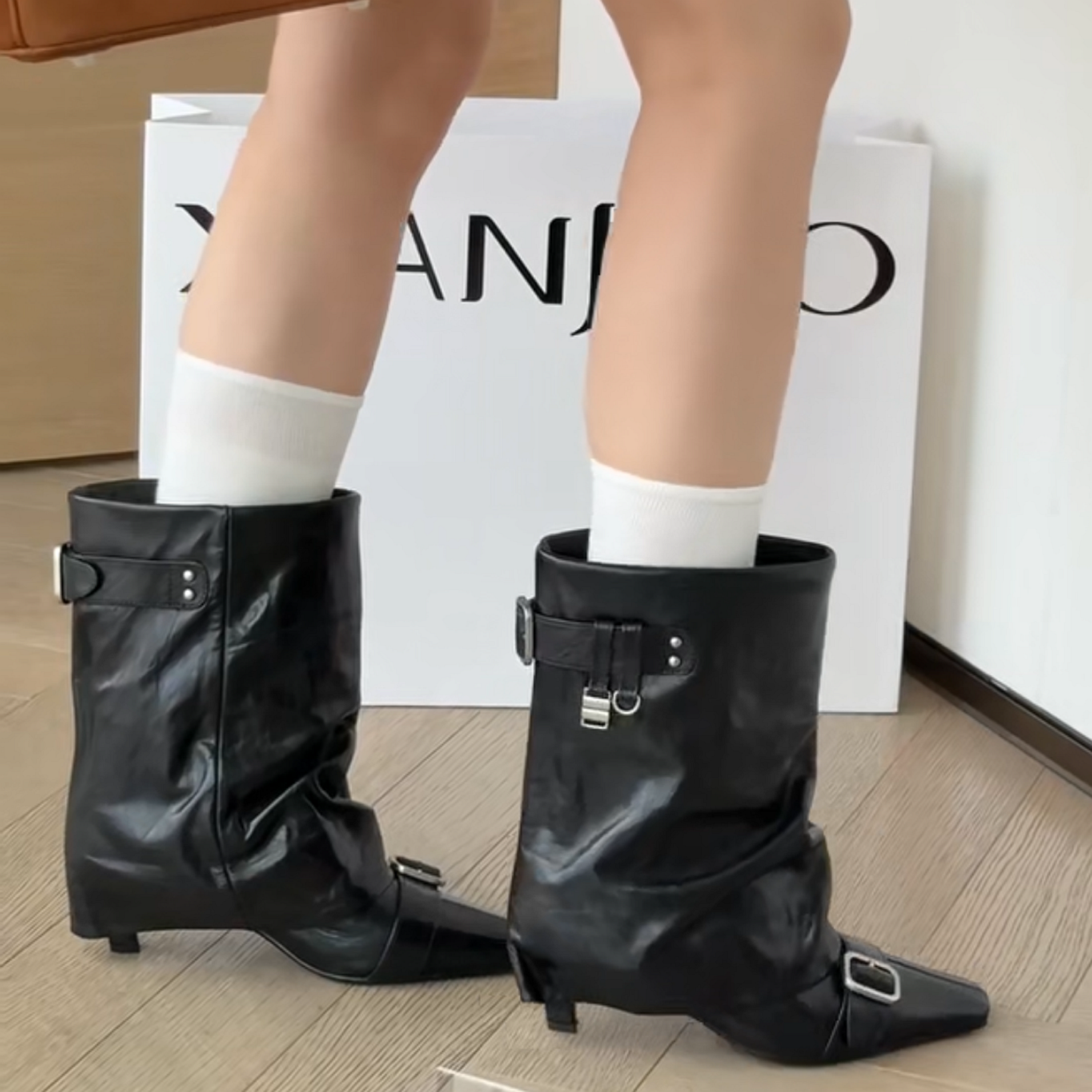 安妮欧货女鞋2025秋冬新款牛皮方头皮带扣套筒粗跟中跟时尚短靴