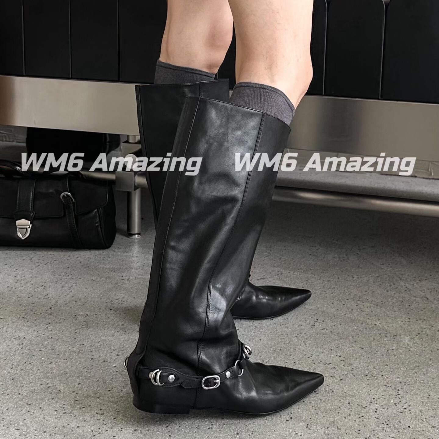 WM6牛皮尖头金属扣平底高筒靴
