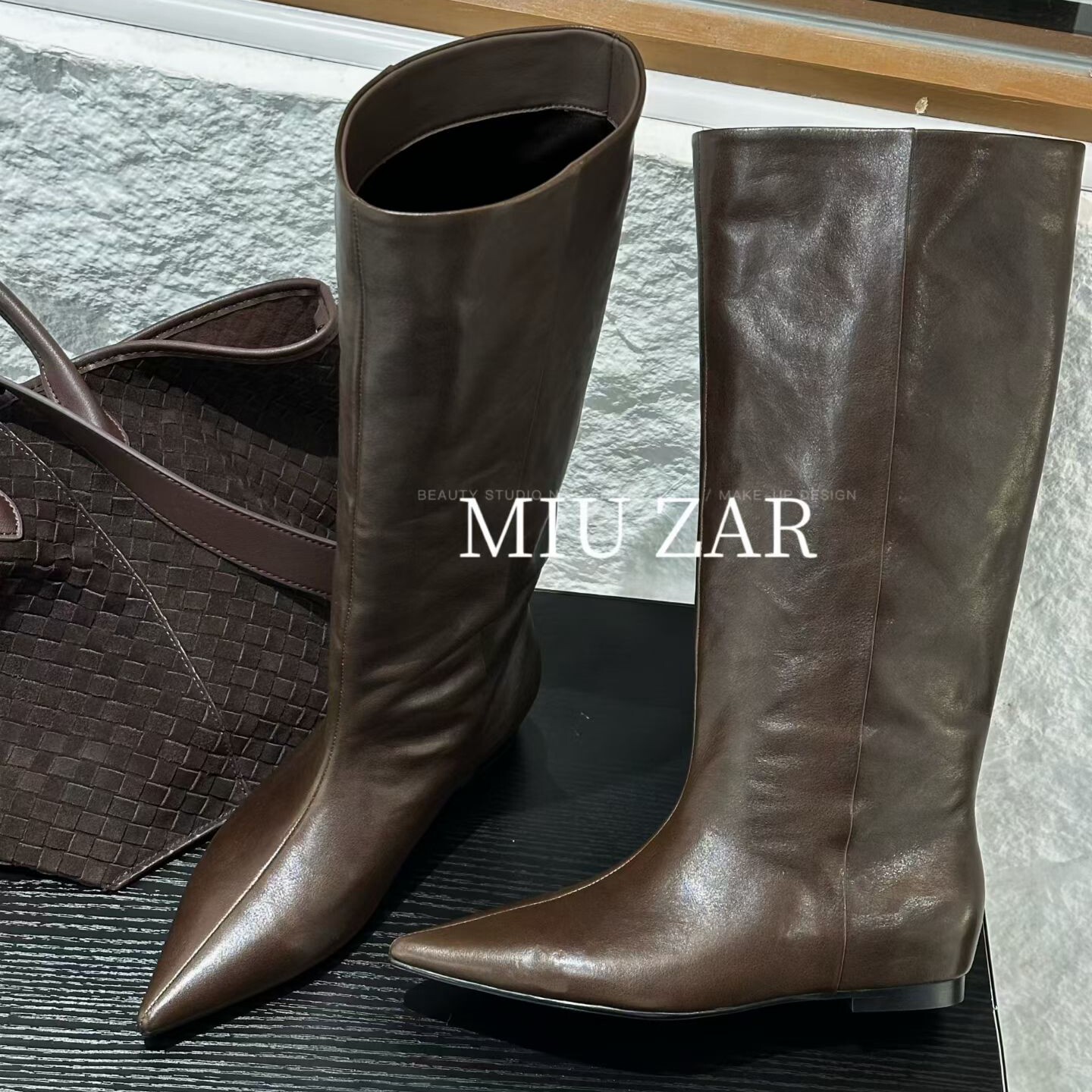 妙莎MIUZAR牛皮尖头内增高高筒靴