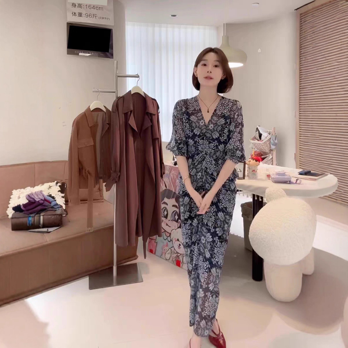 TZ6879法式轻熟风显气质优雅范连衣裙女碎花设计V领收腰显瘦长裙