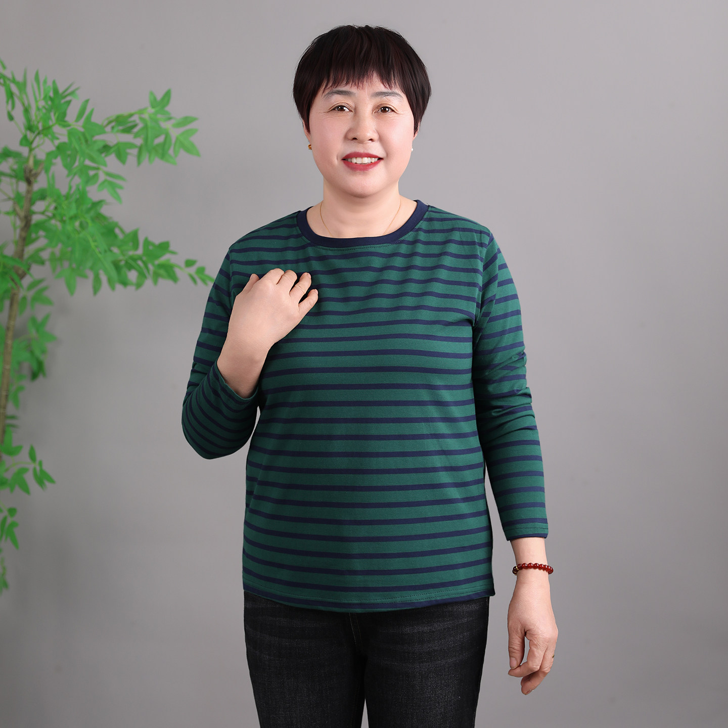 胖妈妈大码秋衣宽松遮肚条纹上衣