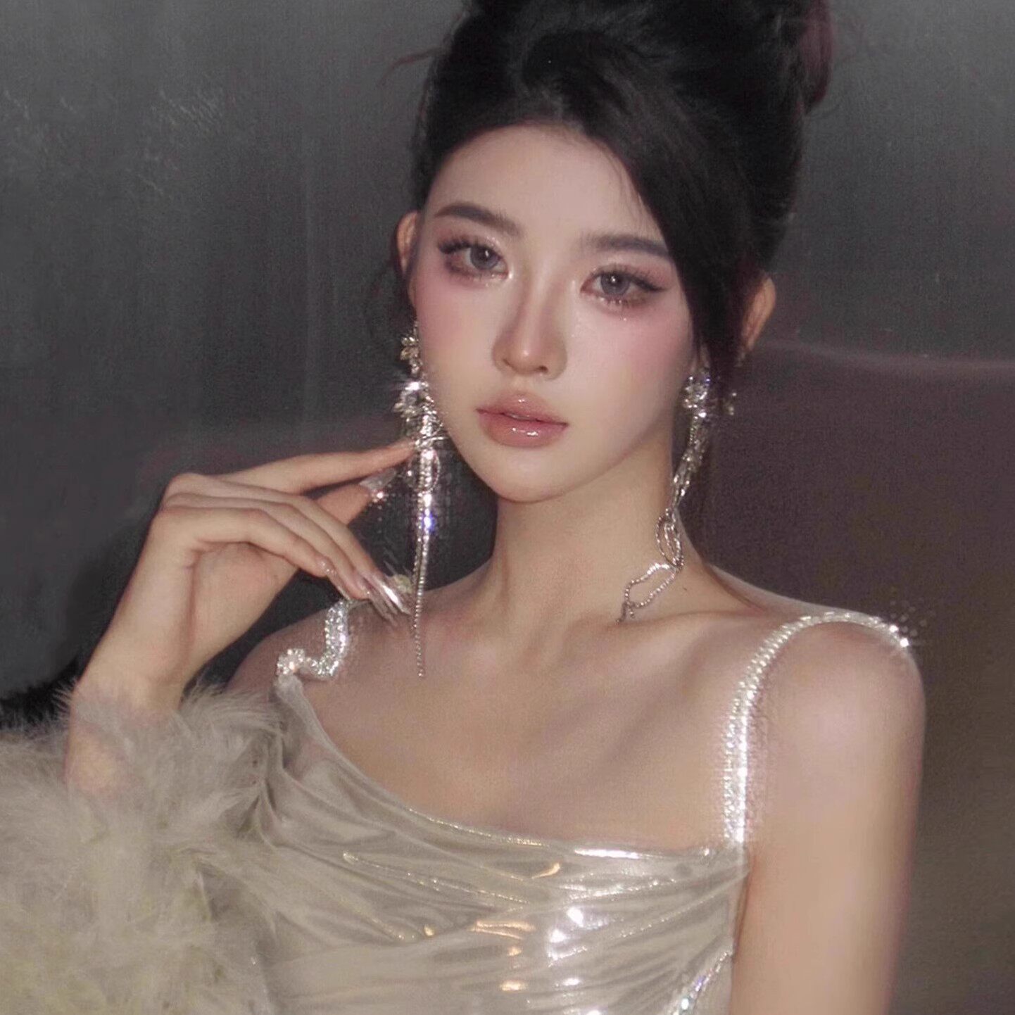 圆环耳坠水钻流苏耳钉新娘高级精致耳环2025新款轻奢大气礼服耳饰