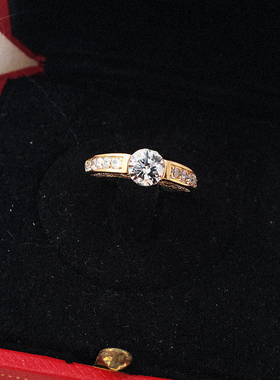 复古宫廷式拱桥形水晶女克拉戒指