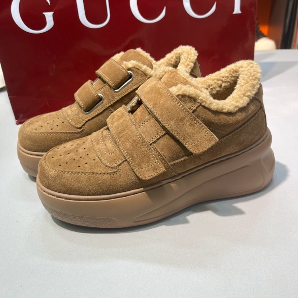 真皮女鞋2025秋冬圆头魔术贴松糕底板鞋羊毛加绒保暖增高小白鞋潮